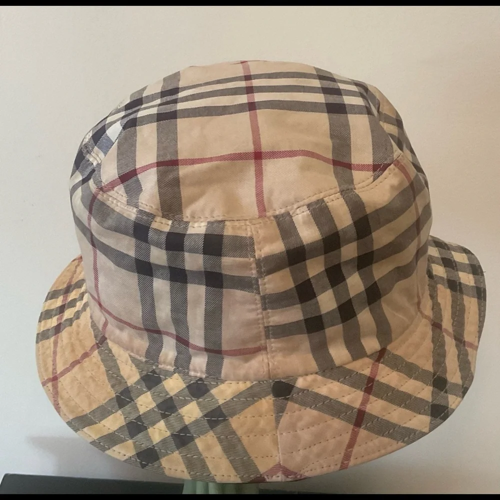Authentic Burberry Reversible Bucket Hat. Black leather. - Picture 9 of 10